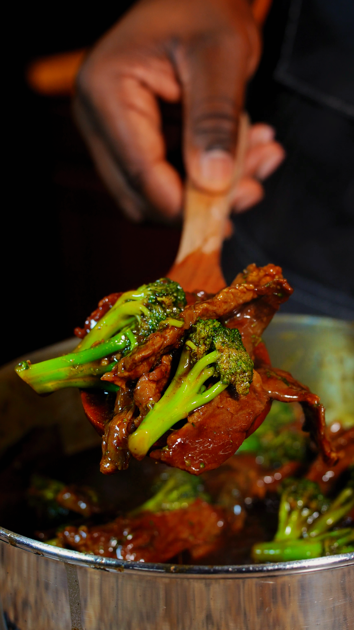 beef and broccoli stir fry dish