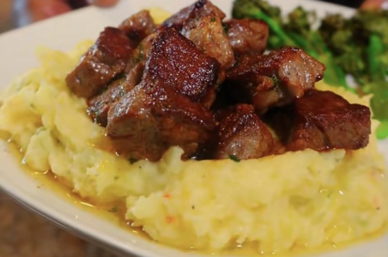 Roasted Garlic Butter Steak Bites with Mashed Potatoes